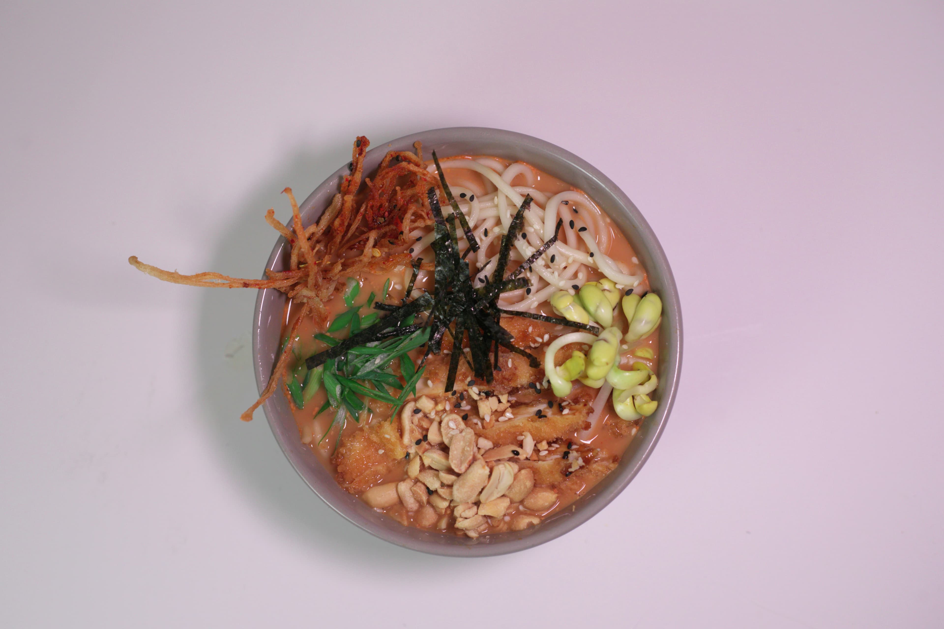 Ramen kari supa sa piletinom